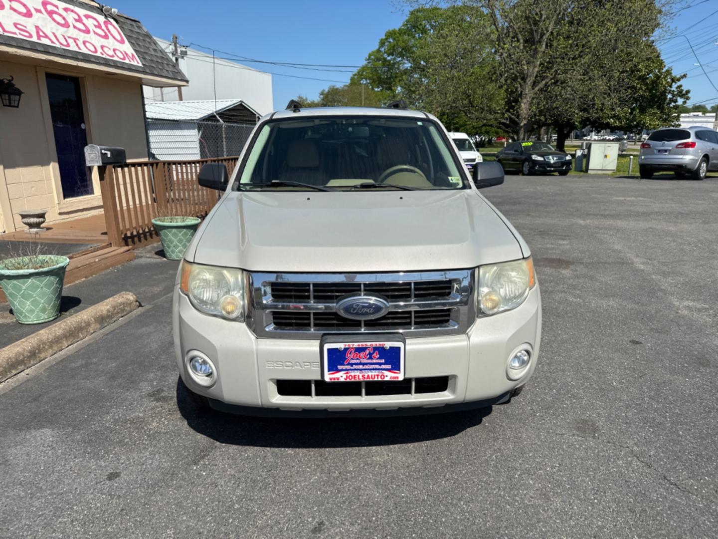 2008 WHITE Ford Escape XLT 2WD I4 (1FMCU03Z28K) with an 2.3L L4 DOHC 16V engine, 4-Speed Automatic Overdrive transmission, located at 5700 Curlew Drive, Norfolk, VA, 23502, (757) 455-6330, 36.841885, -76.209412 - Photo#7